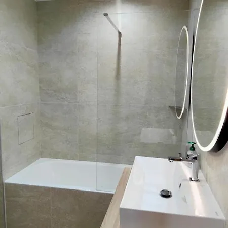 Spacious T3 With Balcony - Beautiful Sea View Apartment *